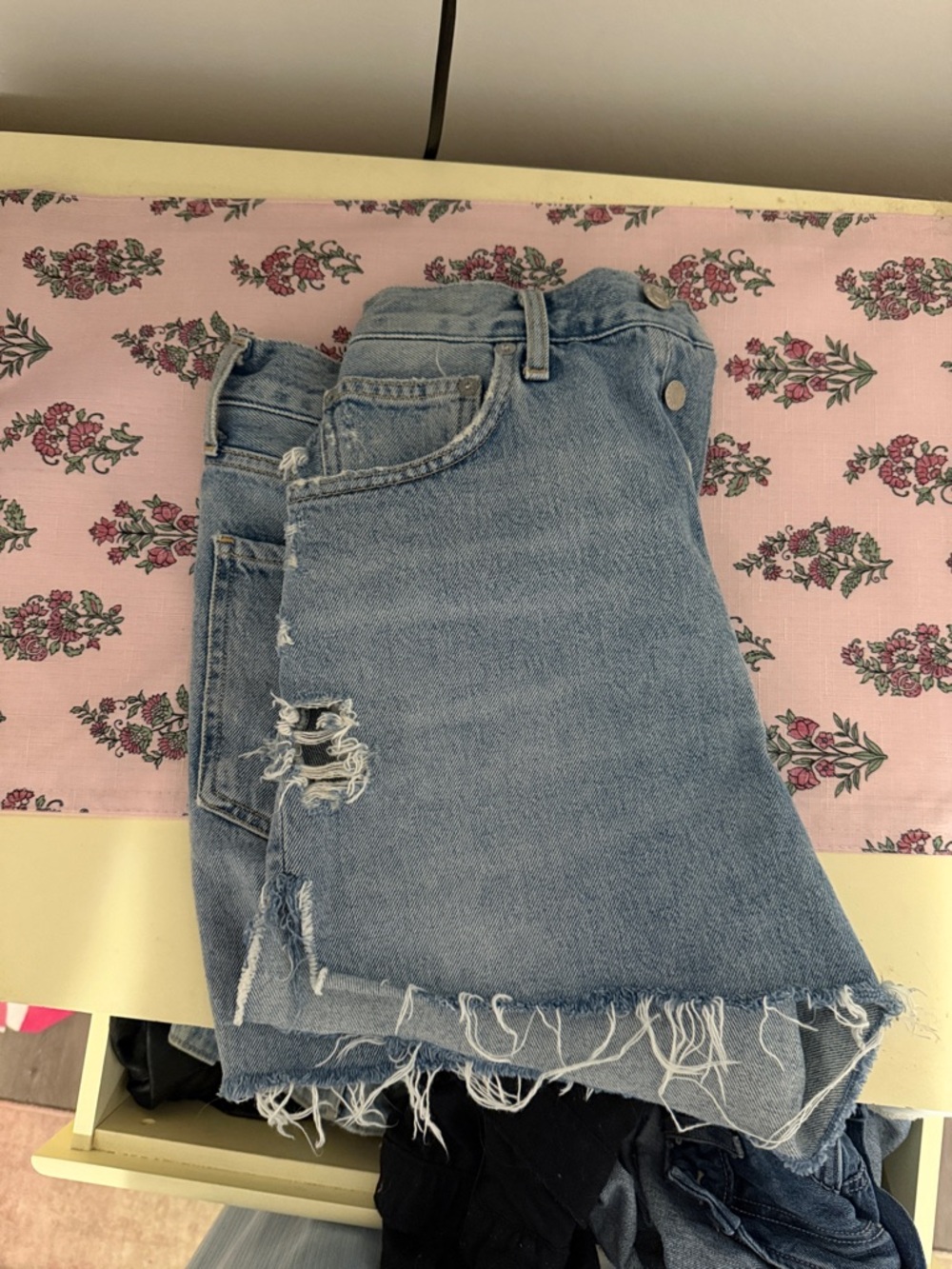 Agolde Dee Super High Rise Short in Chimes. Size 27. Lightly worn. - Picture 2 of 4